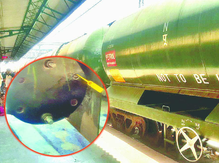 Petrol leakage from wagon of goods train at mathura railway   station