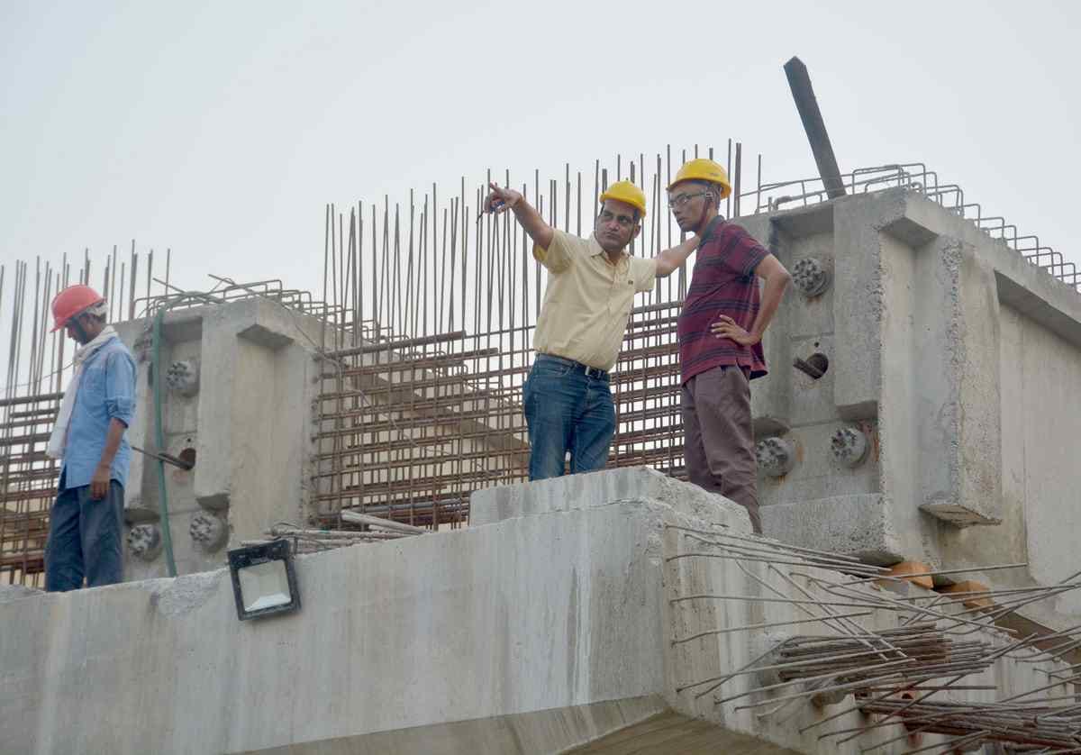 Safety and traffic management team give report to bridge corporation