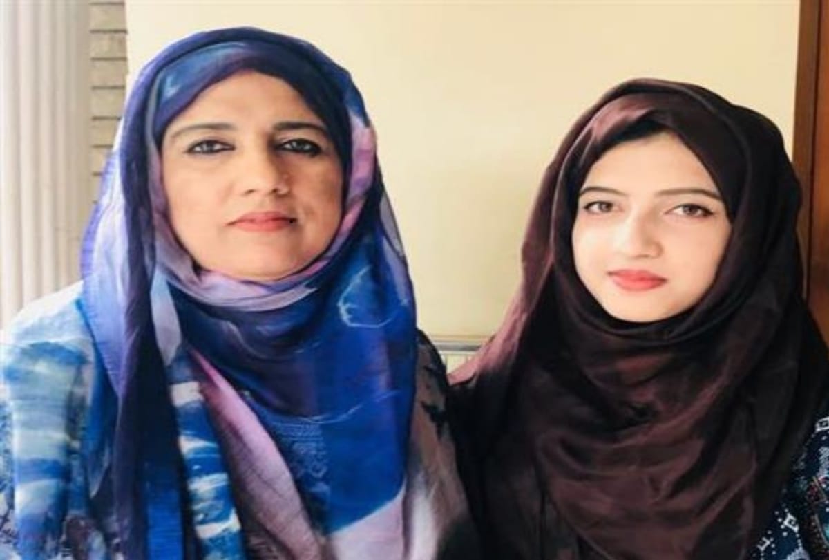 Sana, daughter of Sepratist leader Shabir Ahmad Shah top in j&K CBSE Result2018