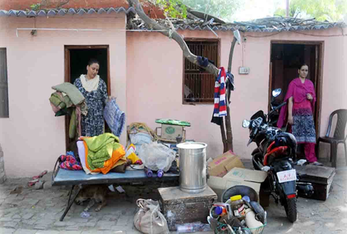 district administration has arranged to Vacate tefko colony kanpur