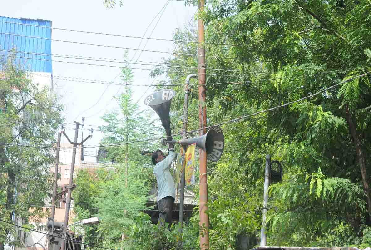 district administration has arranged to Vacate tefko colony kanpur