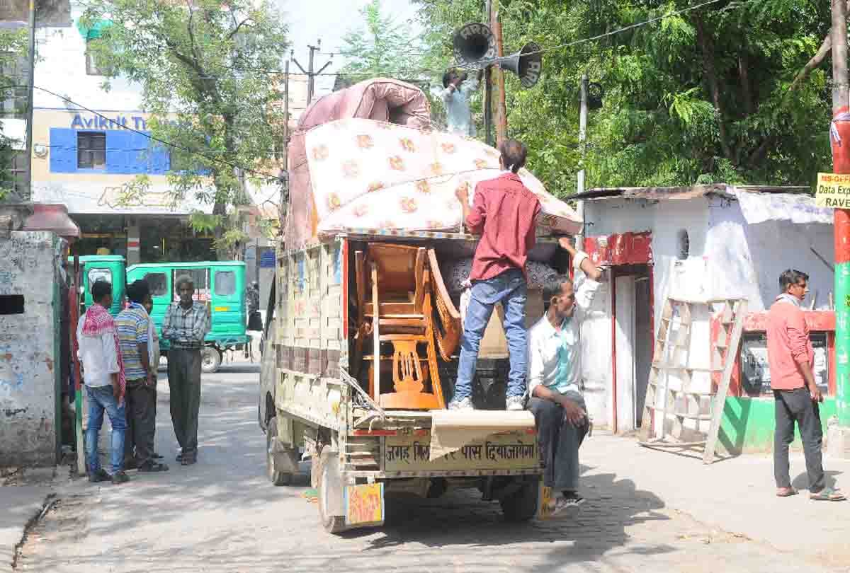 district administration has arranged to Vacate tefko colony kanpur