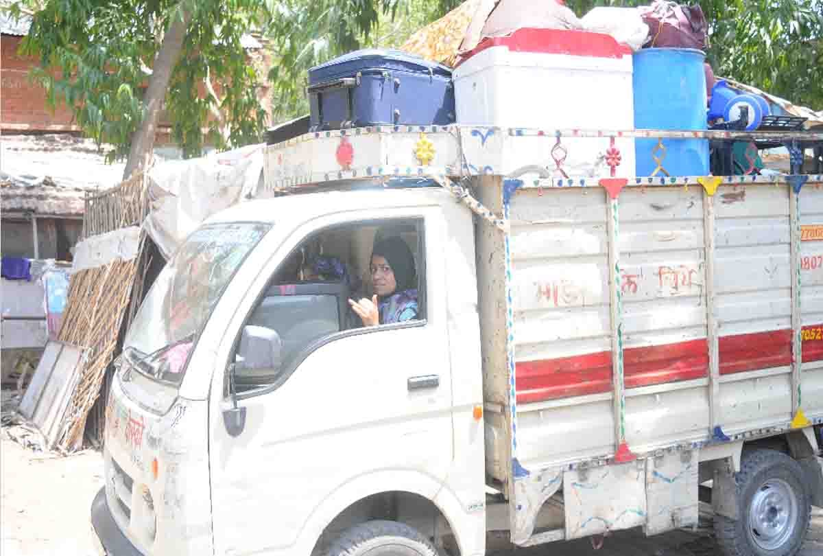 district administration has arranged to Vacate tefko colony kanpur