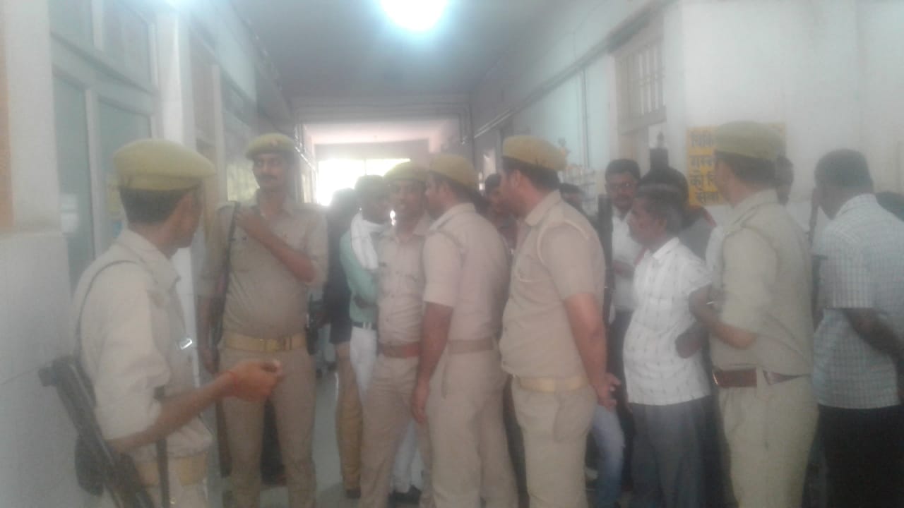 Two gangaster injured in police encounter in azamgarh