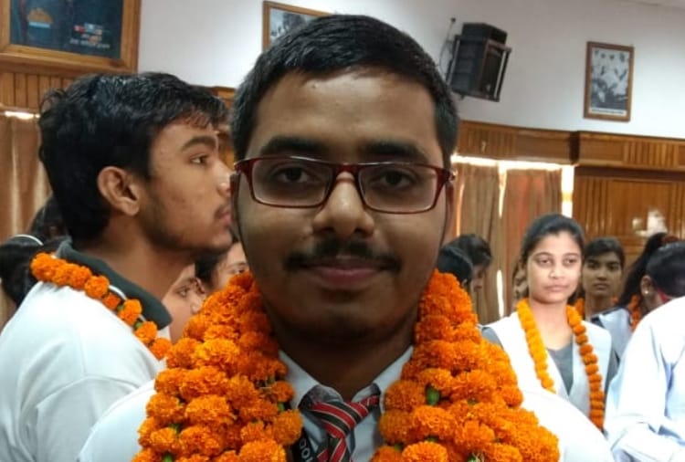 CBSE 12th RESULT : Balbeer Yadav of lucknow scored 98.4 percent marks 