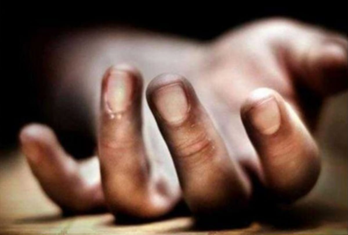 mother breastfeed her 3 year old girl both of them died as snake has bitten her