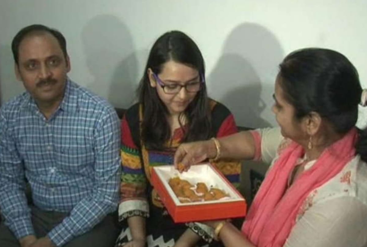 supriya kaushik got third rank in cbse all india result