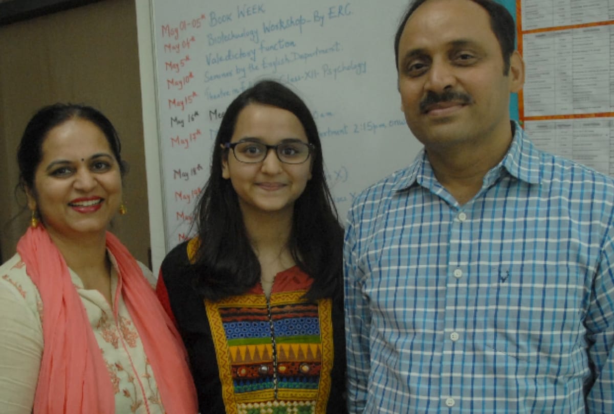 supriya kaushik got third rank in cbse all india result