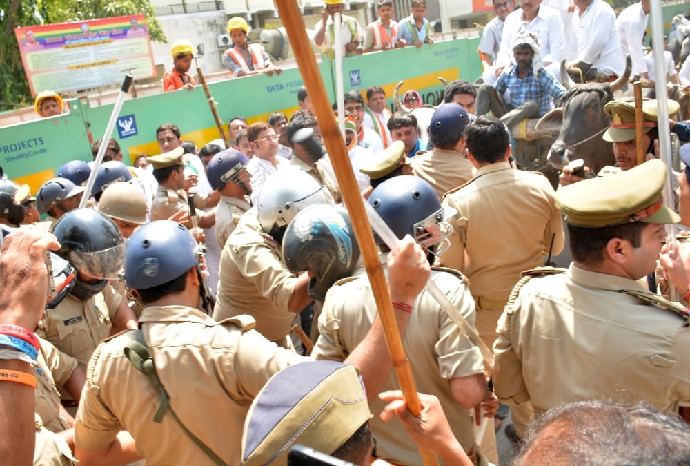  congress protest in lucknow over petrol and diesel prices.