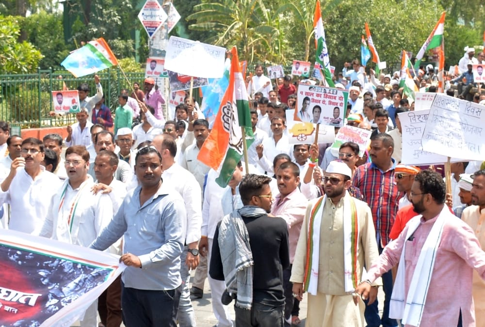  congress protest in lucknow over petrol and diesel prices.