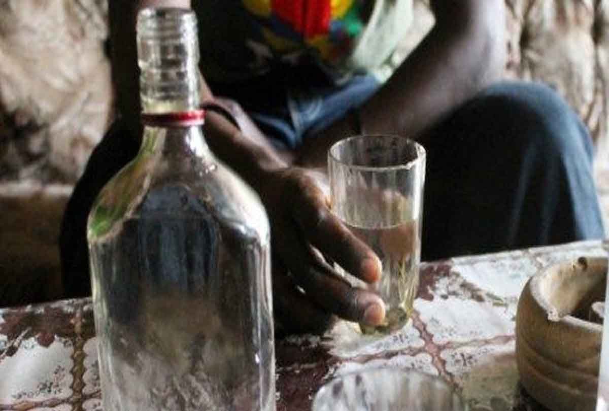 Poisonous liquor case in Kanpu, police caught illegal liquor
