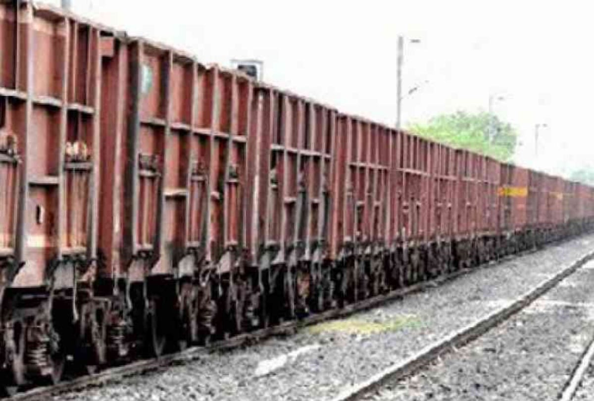 passengers are facing many problems during the train journey 