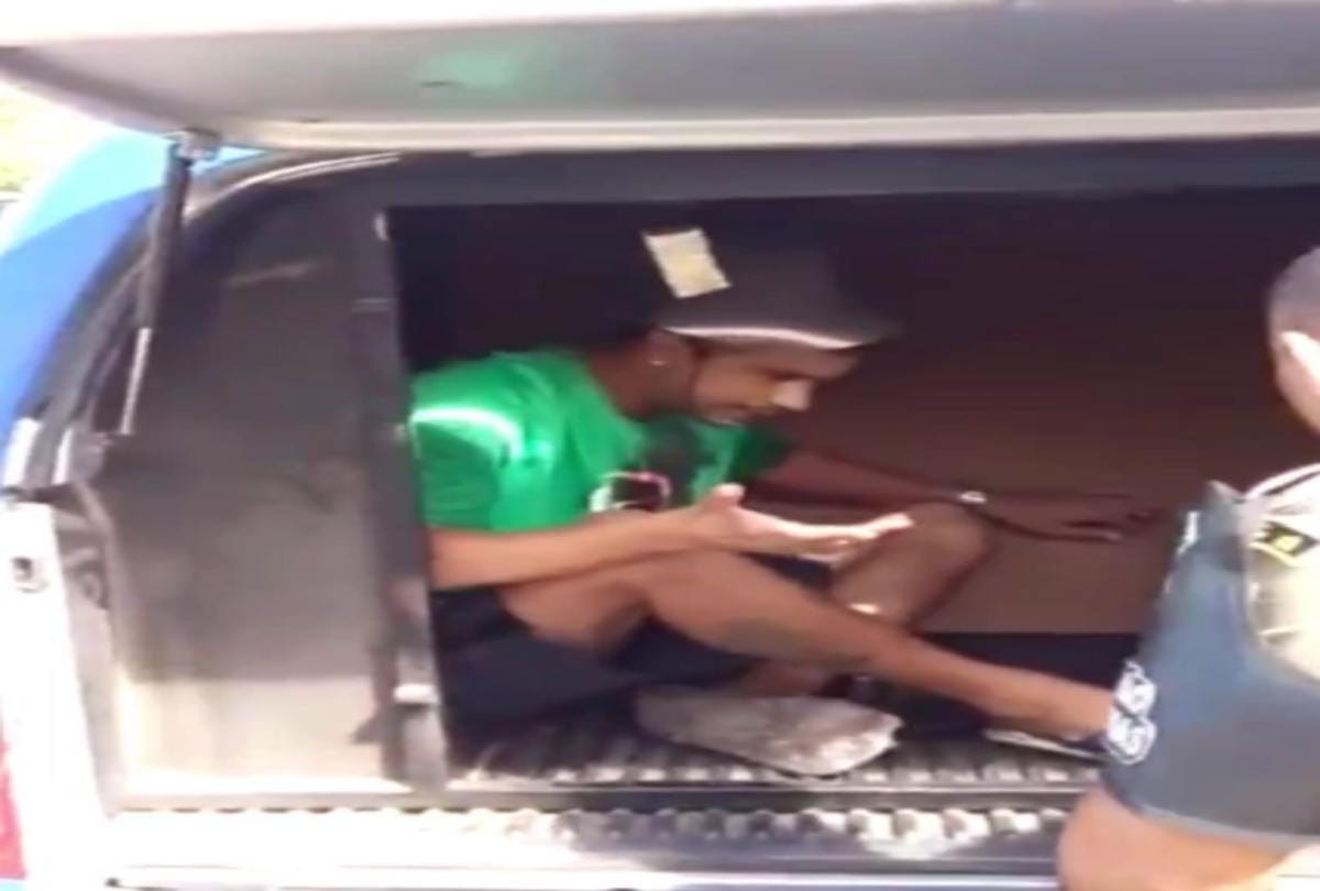 A man walking around machete stuck head at hospital in brazil