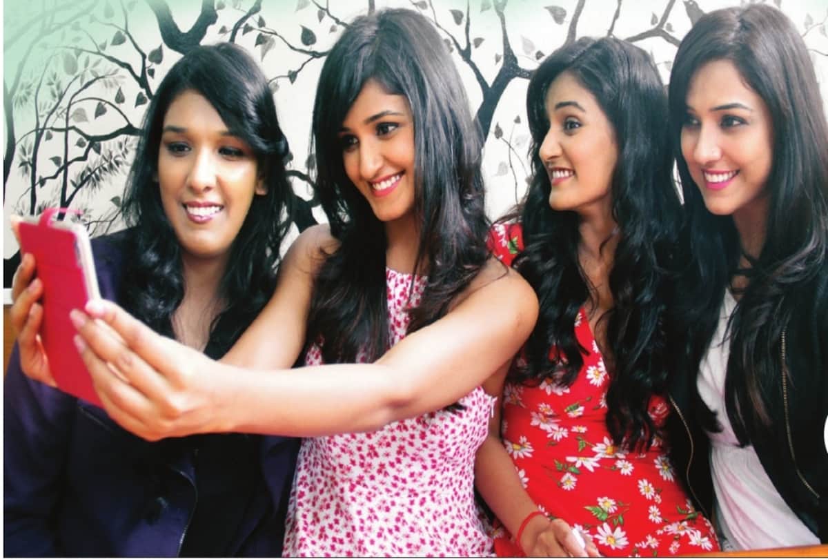 these three popular sister is on top in bollywood see pictures