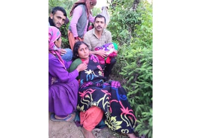 Woman delivers baby in Jungle of Nauhradhar Sirmour