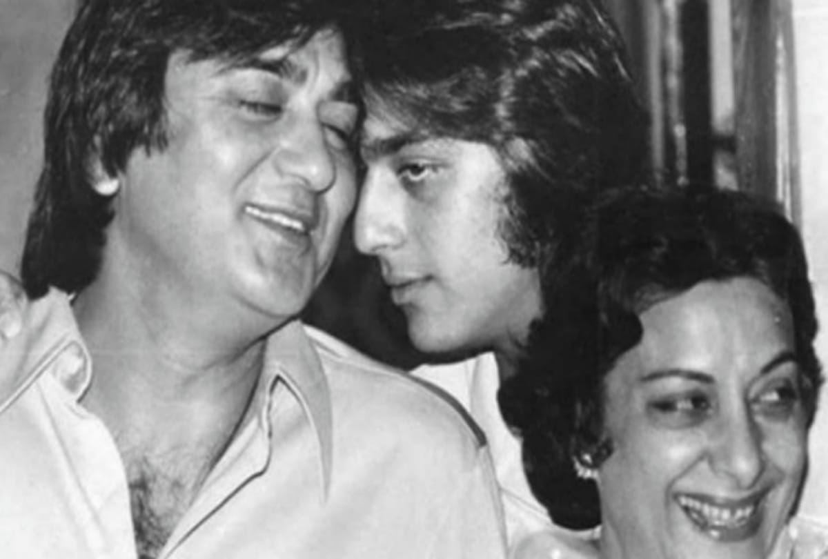 Sanjay Dutt shared a throwback photo with father Sunil Dutt on his birthday