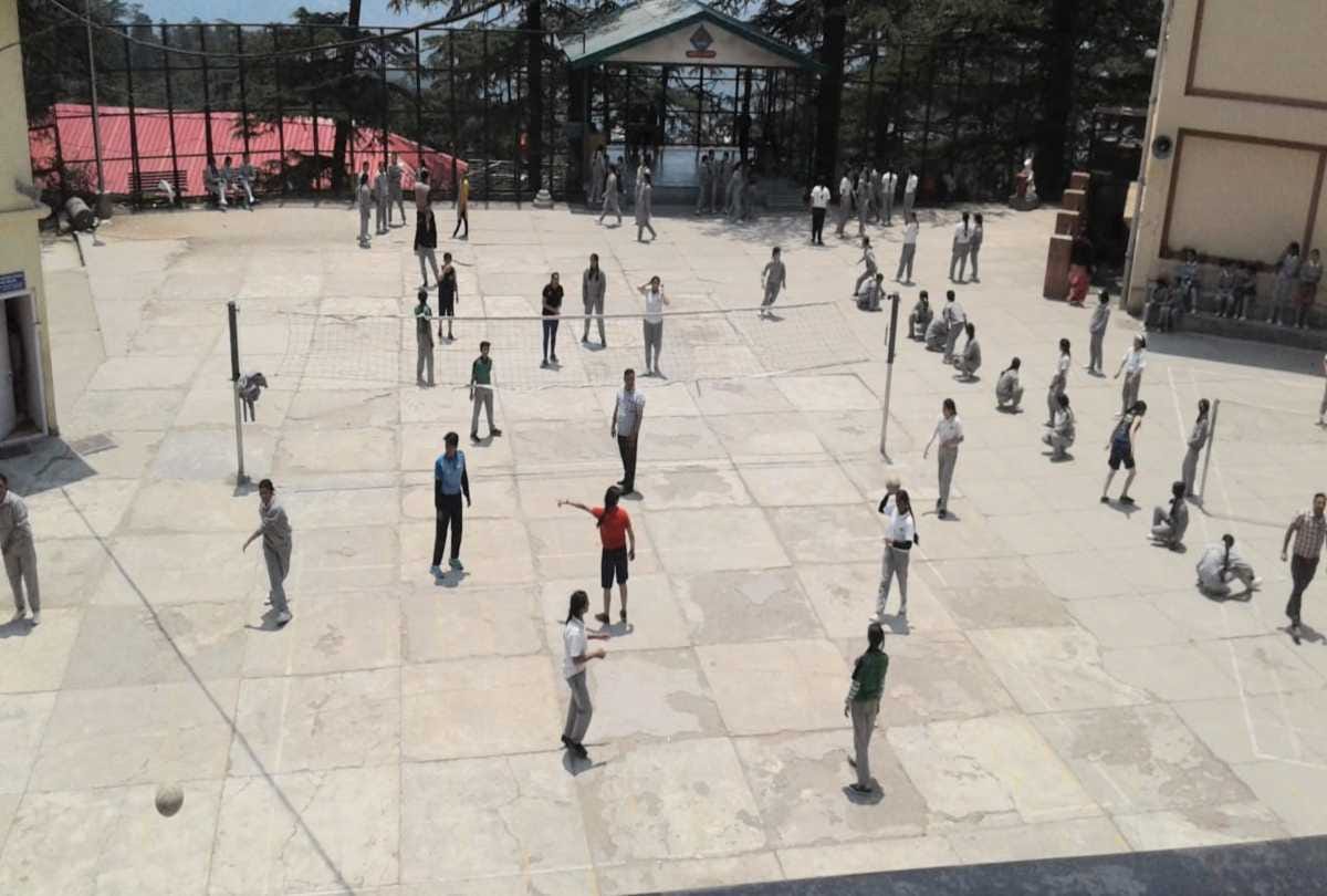 pics of celebration of bag free day in govt schools of himachal