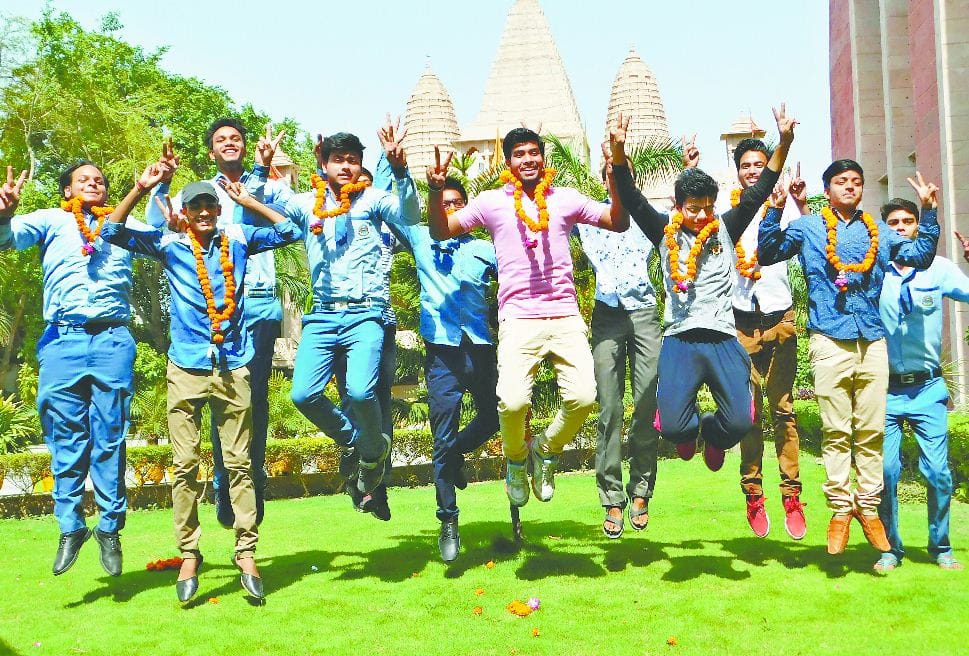 divyansh top CBSE Class 12th result in mainpuri