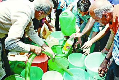 Mahendra Singh held a meeting with the departmental officials on water crisis