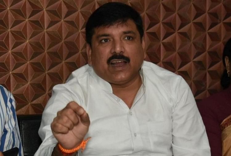 Sanjay Singh: संजय सिंह की गिरफ्तारी के बीच केजरीवाल ने दिए मजबूती के संकेत, विपक्ष की राजनीति पर कितना पड़ेगा असर