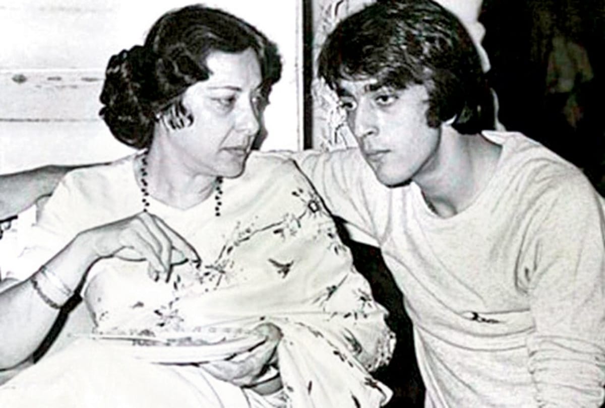 when sanjay dutt cried memory of his mother nargis