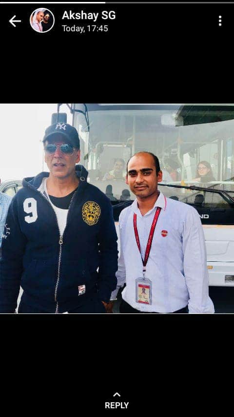 Akshay kumar suddenly arrived Dehradun fans click photos with him