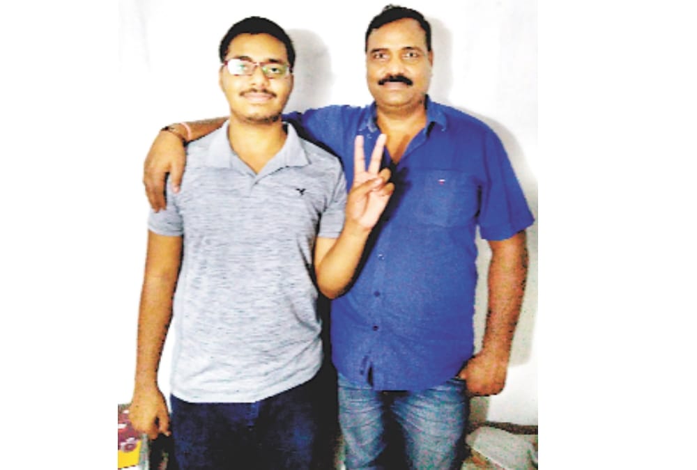 CBSE result lucknow topper.