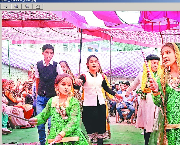 तमन्ना को मिला श्रेष्ठ छात्रा का पुरस्कार
