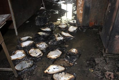 fire in income commercial tax office in lucknow.