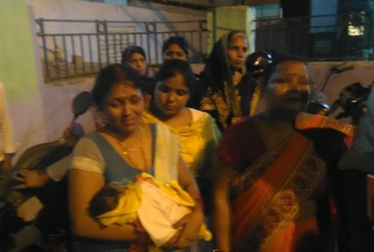 new born died due to carelessness of guards of queen mary hospital