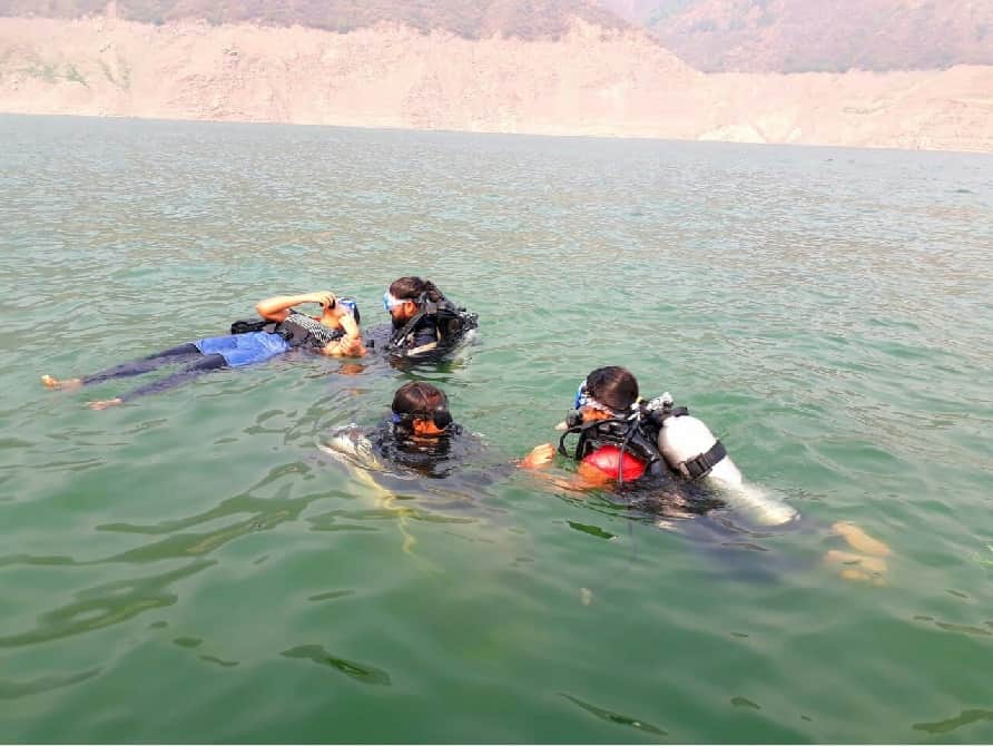 Scuba diving in tehri lake festival 2018 people see ruins of city