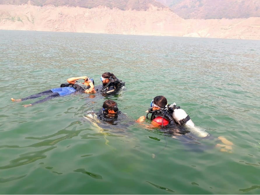 Scuba diving in tehri lake festival 2018 people see ruins of city