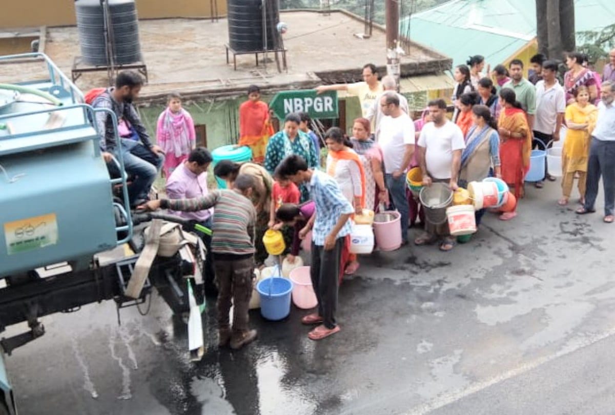 Massive Water Crisis in Shimla water tank price hike to five thousand