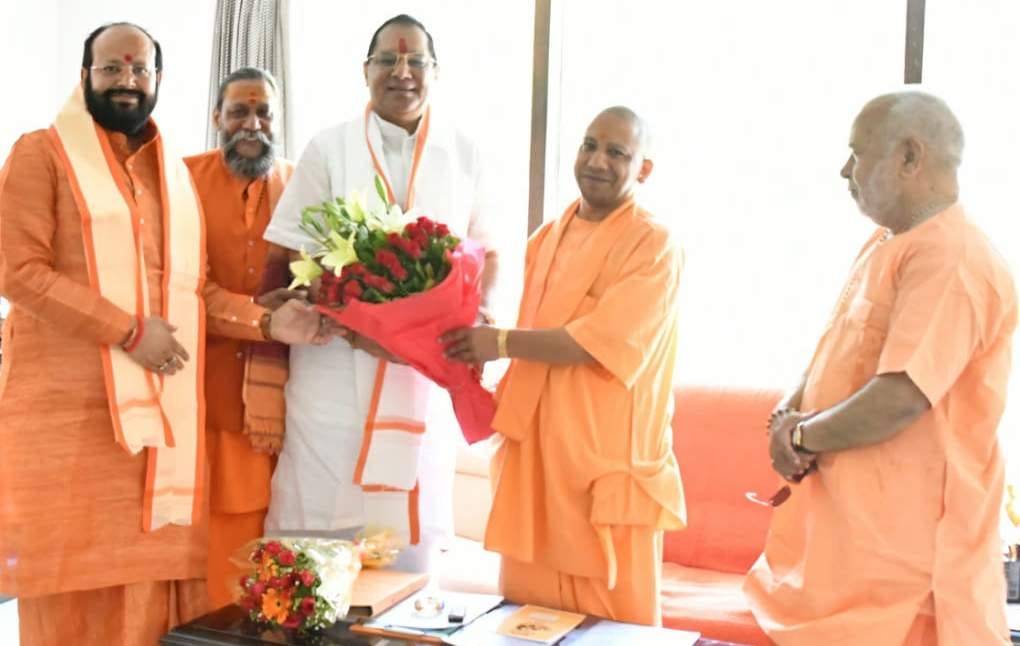 Up cm Yogi adityanath arrives haridwar may give many gifts to uttarakhand