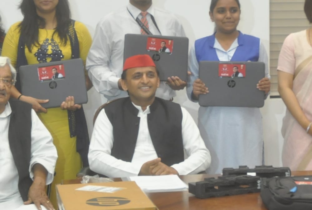  akhilesh yadav says if I were in government I would have given laptops to all the toppers.