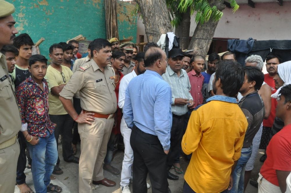 agra communal  tension from breaking the idols in the temple
