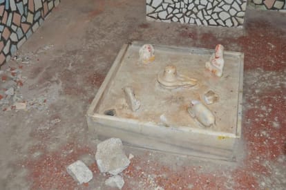 agra communal  tension from breaking the idols in the temple