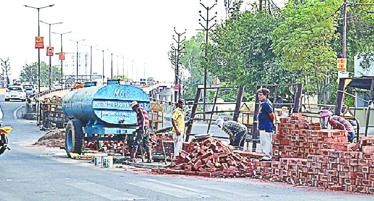 jis cut par khoob jaam , us par system mehrbaan