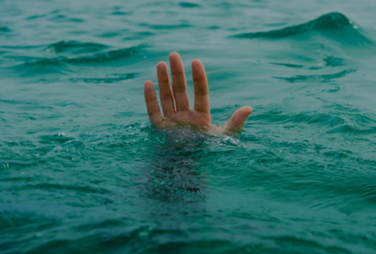 Child found in karnavati river drowned while taking bath with friends in mirzapur