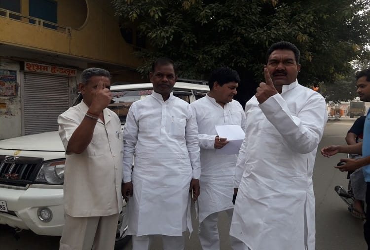 kairana and Noorpur byelection: 100 machines spoiled, SP blames BJP, see photos