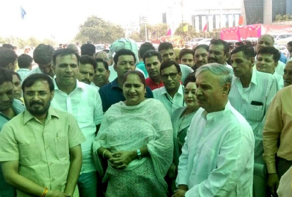 haryana election 2019 rao indrajeet singh daughter arti ticket cut he is upset bjp can face trouble