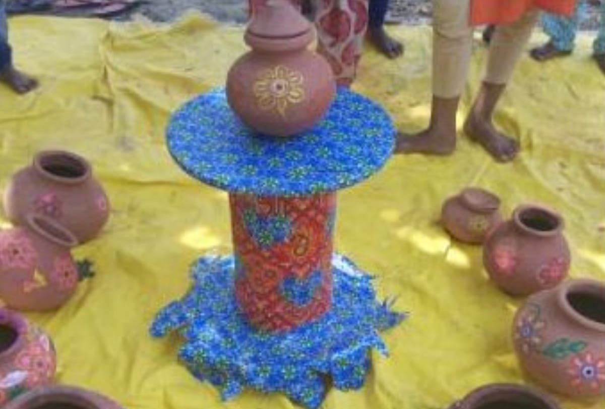 girls made matka incinerator for disposing sanitary pads