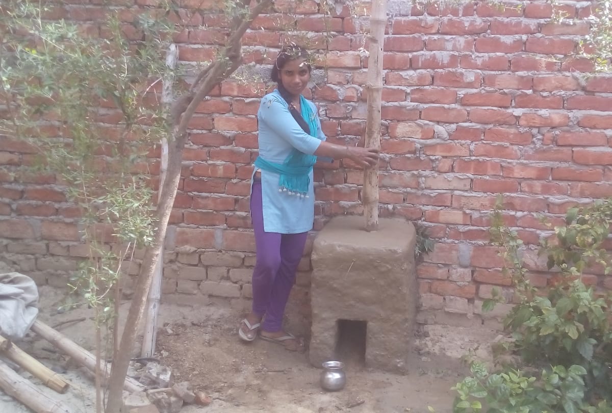 girls made matka incinerator for disposing sanitary pads