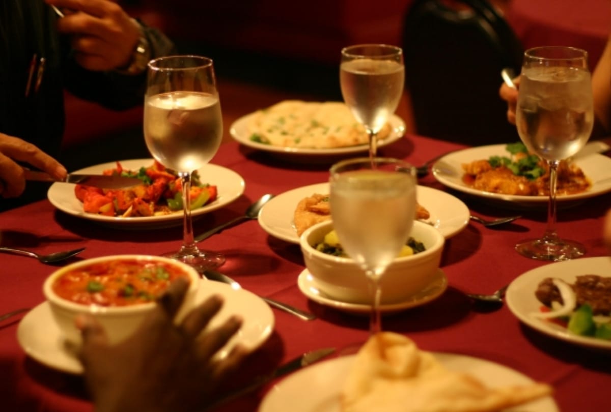 restaurant hotel business collapses due to lockdown curfew in in Corona second wave