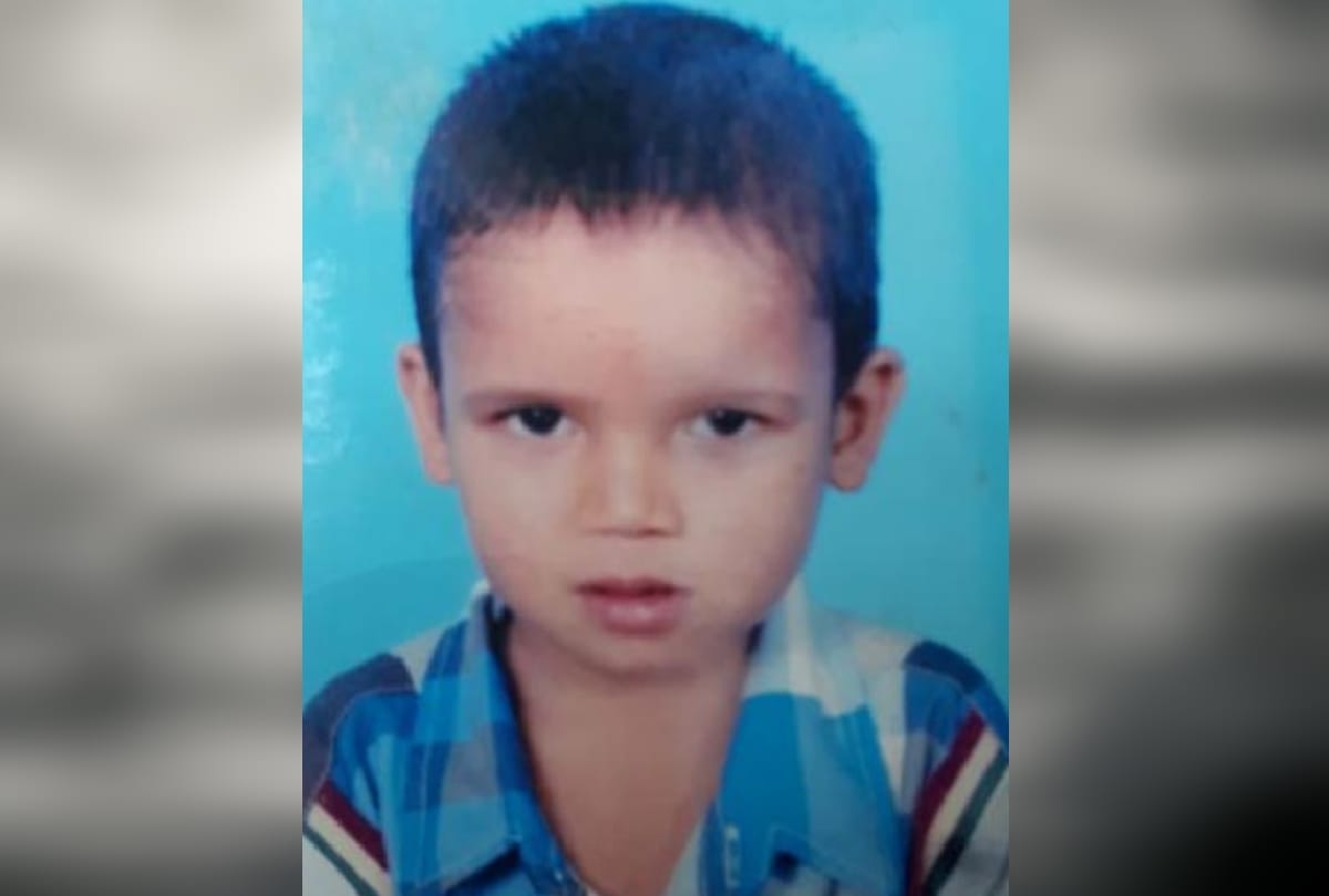 six-year-old innocent son was crying to eat momos, drunken father threw him into the canal then ...