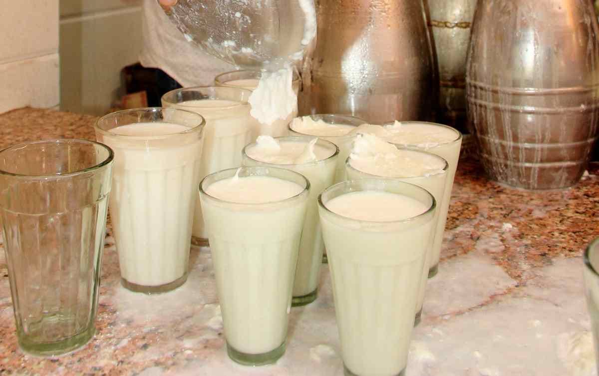 Famous lassi sell full year in this place at varanasi