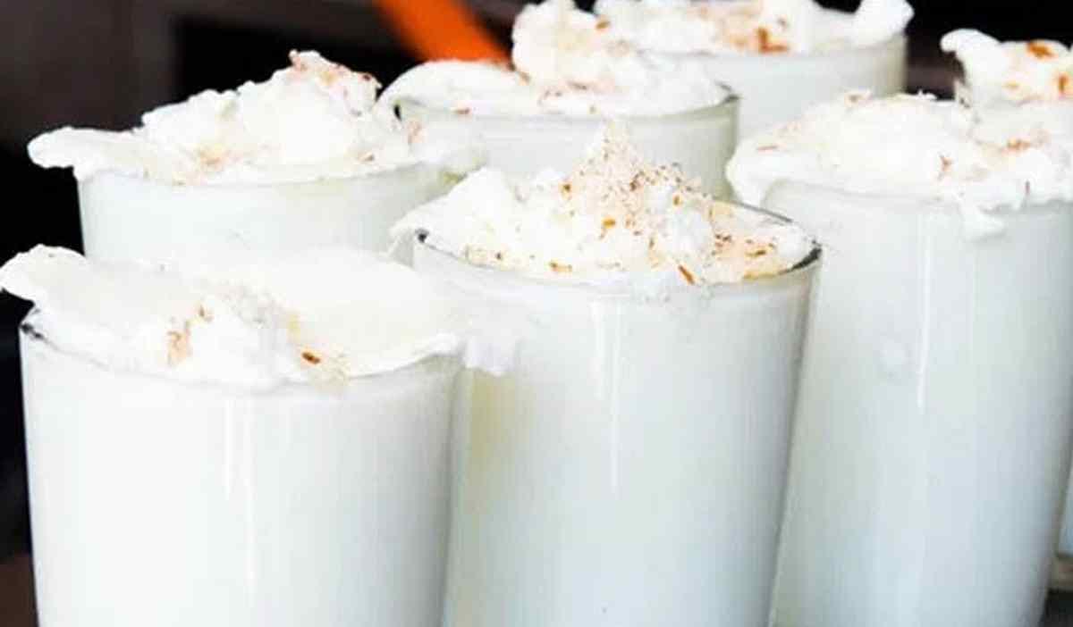 Famous lassi sell full year in this place at varanasi