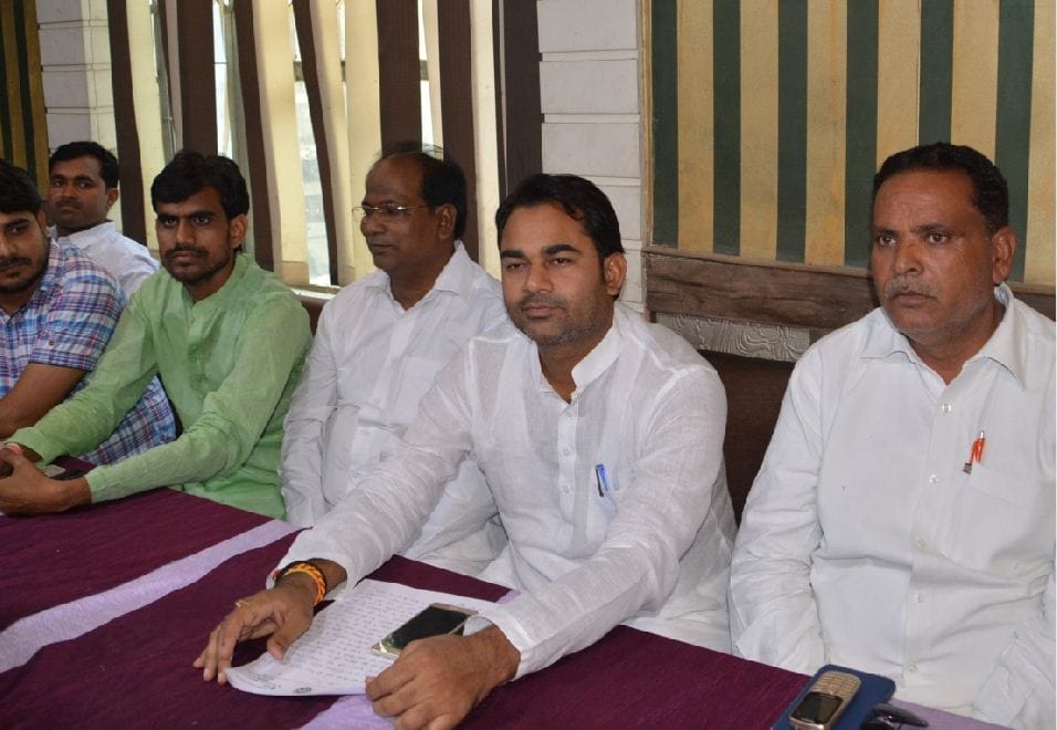 Expelled SP leader's statements on Samajwadi party high command