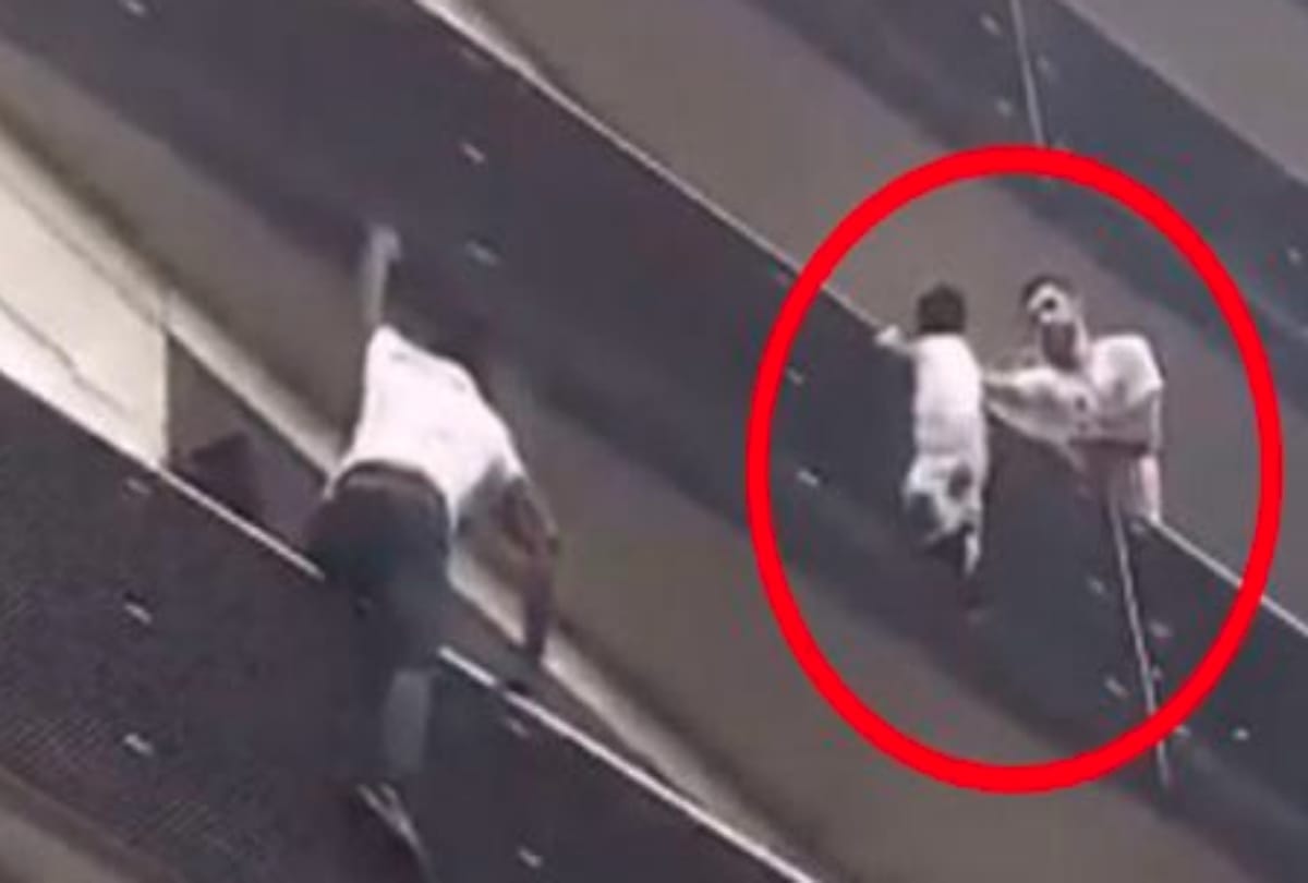 22 years old boy saved kids life like a Spiderman in France 