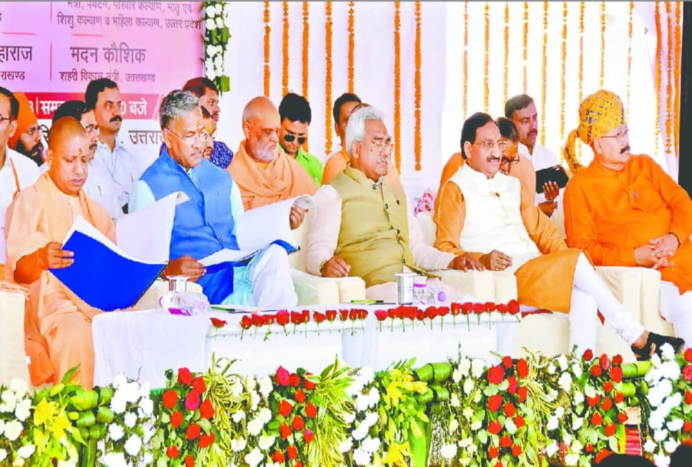 up cm yogi adityanath in haridwar baba ramdev not come on stage 